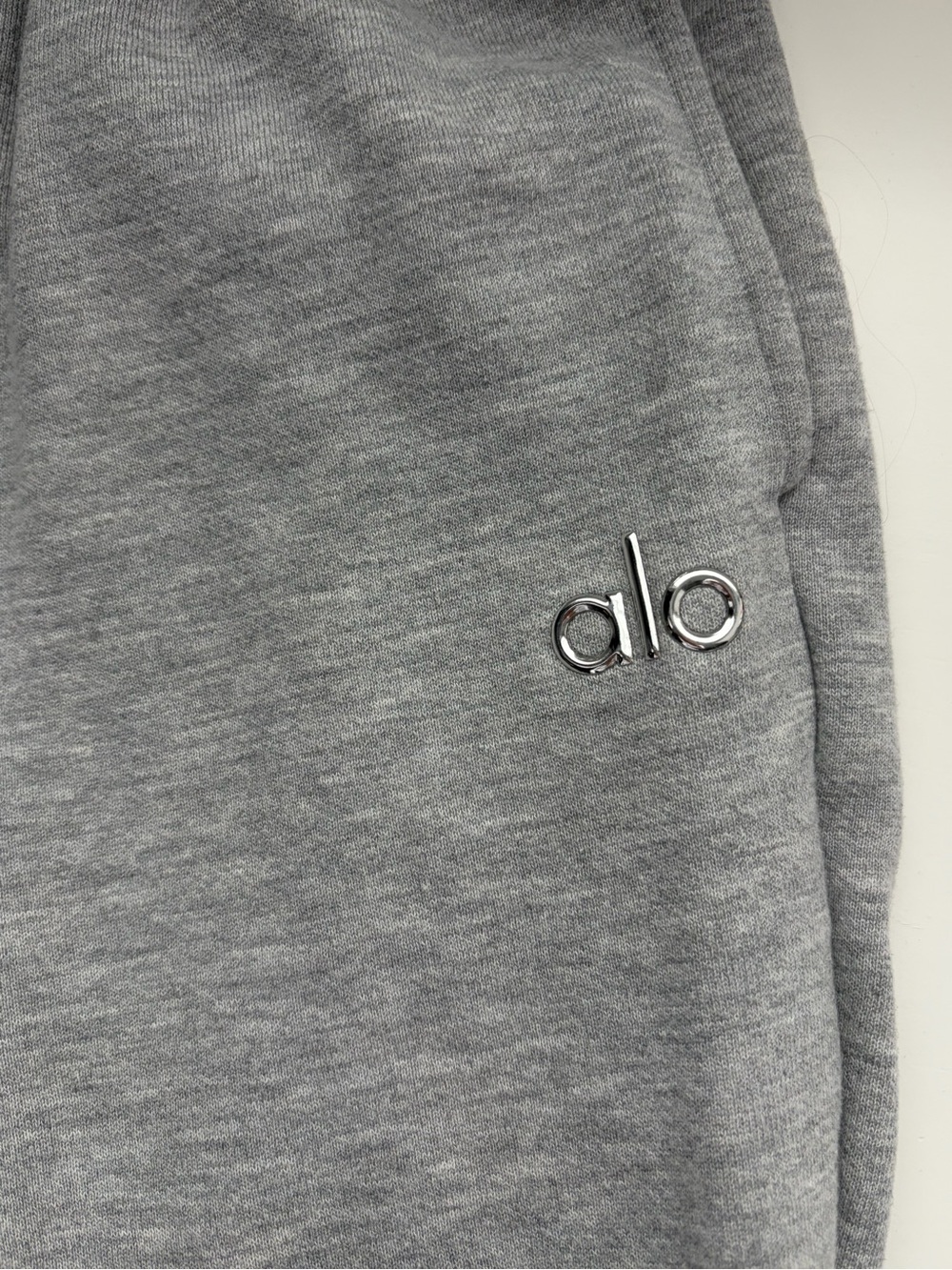ALO Yoga Gray Sweatpants with Silver Logo xs